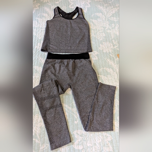 Pants - Gray Athletic Tank and Leggings Set. Size M?